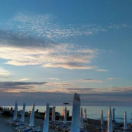 Se009 - Senigallia, Trilocale Sul Mare Con Inclusa *